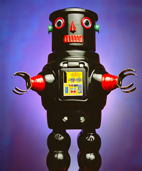 Andres Serrano, Mechanical Roby Robot (The Robots), 2022. Pigment print back mounted on Dibond, 40 × 32-1/2 inches. Copyright Andres Serrano.